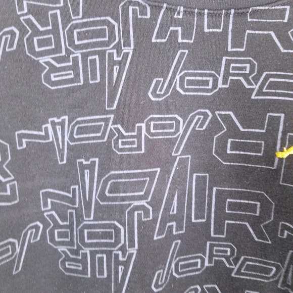 Boys Jordan All Over Print Long Sleeve Crewneck Sweatshirt Black Gold Logo L - Picture 6 of 9